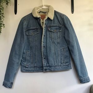 NWOT Levi’s Sherpa jean Jacket